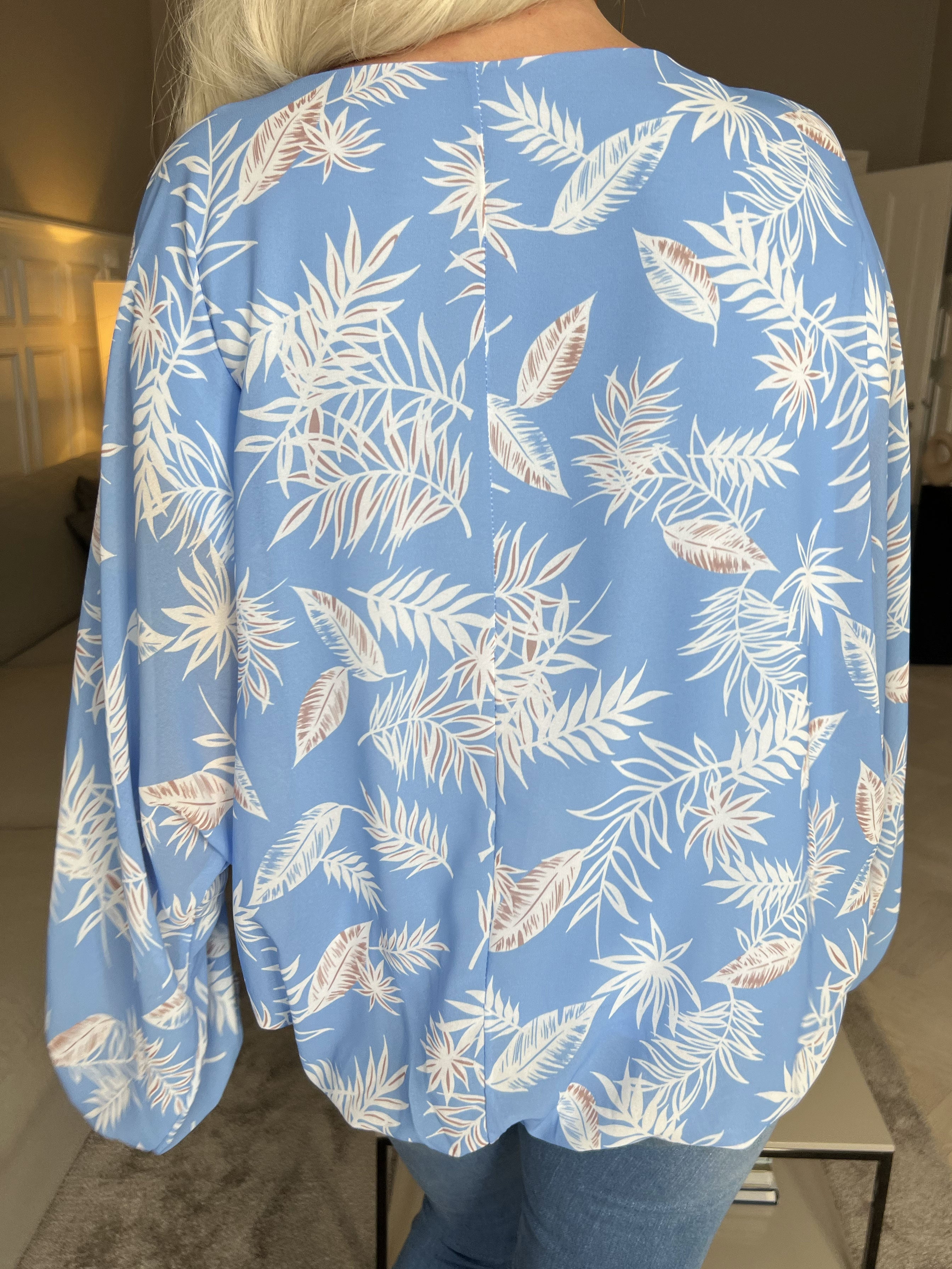 Destiny Leaf - Chiffongblus med lövmönster